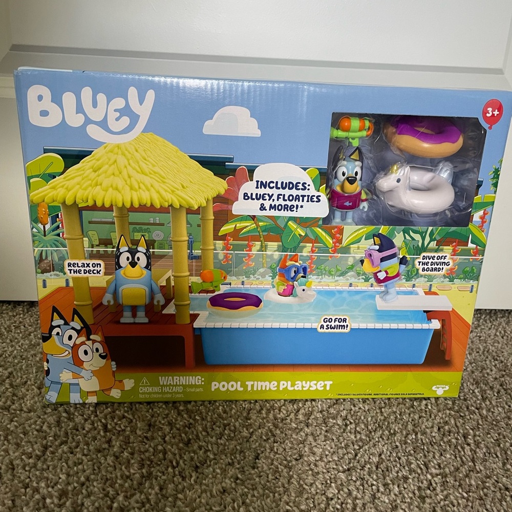 NIB BLUEY Pool Time Playset